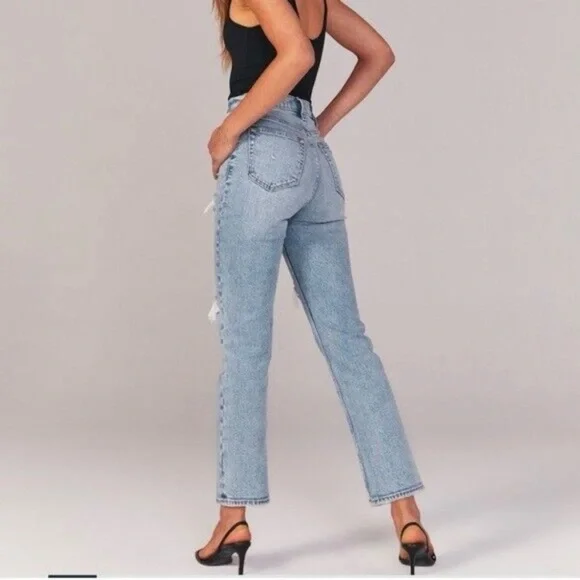 Abercrombie & Fitch Ankle Straight Ultra High Rise Jeans‎ - Picture 2 of 6